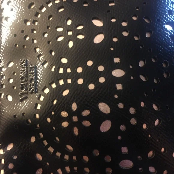 🌺🗝🖤VICTORIAS SECRET BLACK LASER CUT ROSE GOLD METALLIC CASE🖤🗝🌺 - Picture 3 of 10